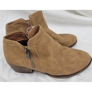 NWOT Maurices 7 Brown Faux Suede Stacked Heel Ankle Boots 120870